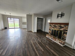 304 14th Ave SE in Independence, IA - Building Photo - Building Photo