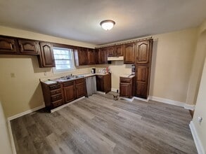 2609 Pioneer Rd in Louisville, KY - Foto de edificio - Building Photo