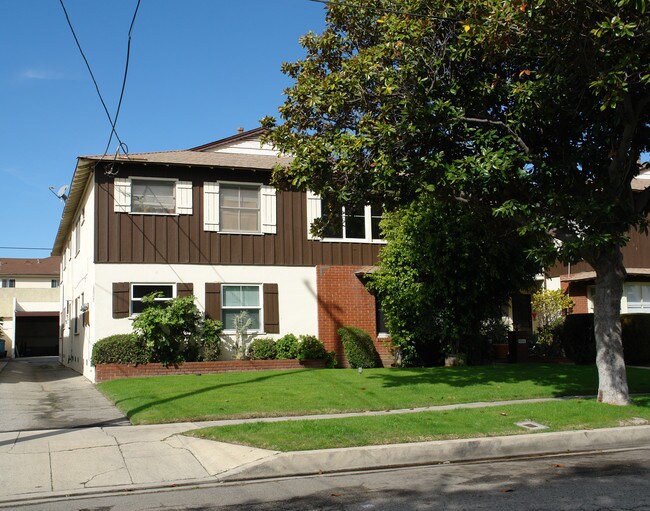 5319 Vantage Ave in Valley Village, CA - Foto de edificio - Building Photo