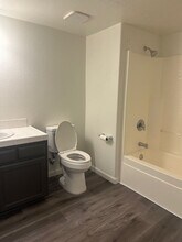 6118 Royal Coach Cir-Unit -6118 in Bakersfield, CA - Building Photo - Building Photo