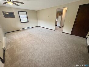 302 Boston Post Rd in Waterford, CT - Building Photo - Building Photo