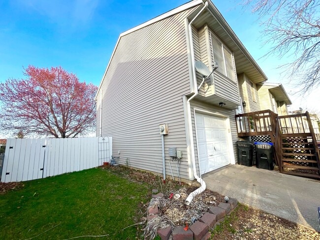 2319 10th St in Coralville, IA - Building Photo - Building Photo