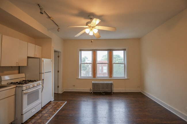 6913 N Lakewood Ave, Unit #409 in Chicago, IL - Building Photo - Building Photo