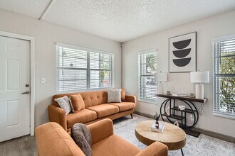 San Marco Apartments in Pompano Beach, FL - Foto de edificio - Building Photo