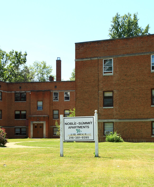 Noble-Summit Apartments in Cleveland Heights, OH - Building Photo - Building Photo