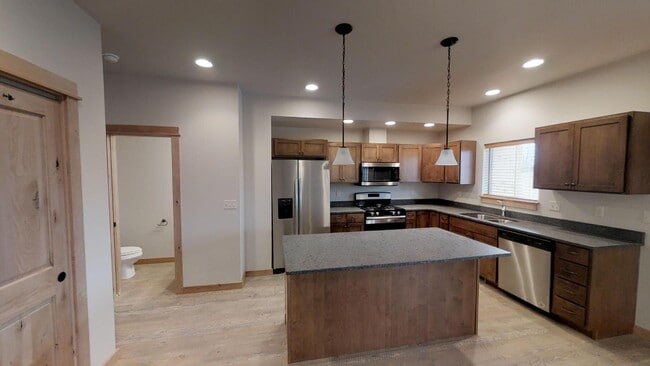 1585 Bora Way in Bozeman, MT - Foto de edificio - Building Photo