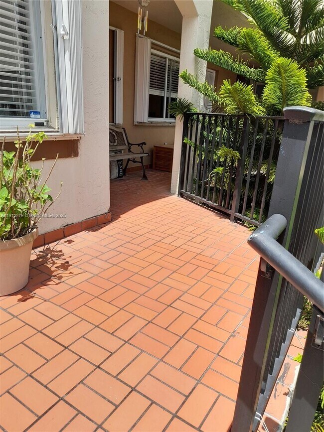 551 NW 82nd Ave in Miami, FL - Building Photo - Building Photo