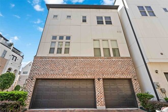 9602 Fannin Station E in Houston, TX - Building Photo - Building Photo