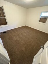 110 Kinder St in Sauget, IL - Building Photo - Building Photo