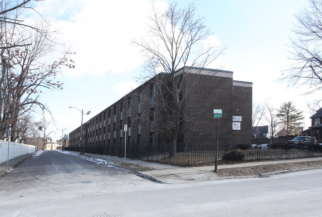 The Maples Apartments in Springfield, MA - Foto de edificio - Building Photo