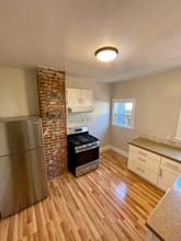 210 Frisbie St, Unit D in Oakland, CA - Foto de edificio - Building Photo