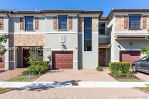10034 W 32nd Ln in Hialeah, FL - Building Photo