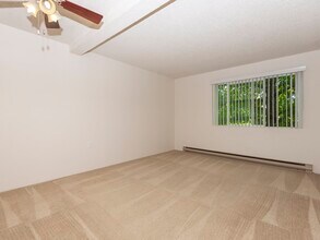 Glenwood Manor in Corvallis, OR - Building Photo - Building Photo