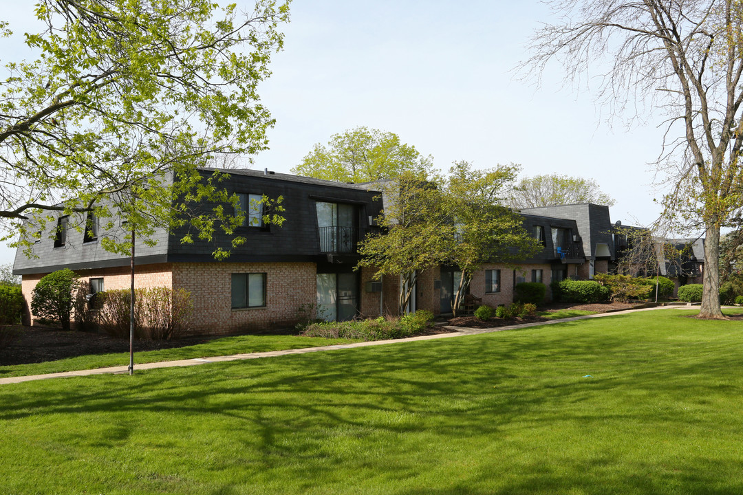 Villas By The Lake in Vernon Hills, IL - Building Photo