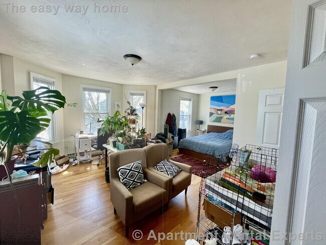 389 Columbia St, Unit 2, Unit 2