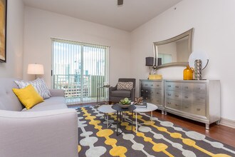 Camden Brickell in Miami, FL - Building Photo - Interior Photo