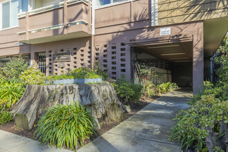 The Mark Twain Condominiums in Berkeley, CA - Foto de edificio - Building Photo