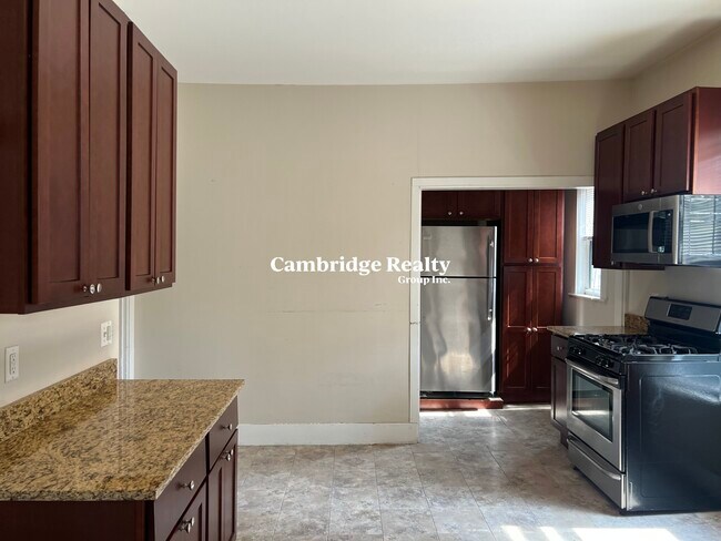 44 Cameron Ave, Unit 1T in Somerville, MA - Building Photo - Building Photo