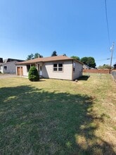 1240 Chestnut St SE in Albany, OR - Building Photo - Building Photo
