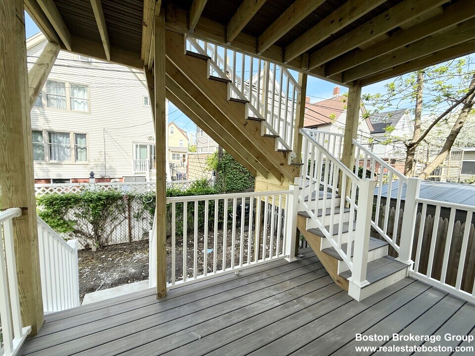10 Cawfield St, Unit #1 in Boston, MA - Building Photo