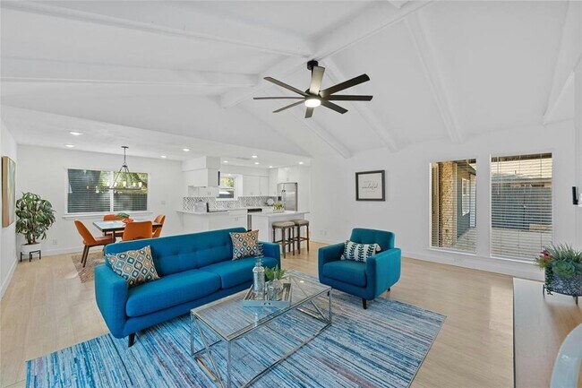 10305 Leaning Willow Dr in Austin, TX - Building Photo - Building Photo