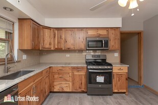 6408 W Raven St, Unit J03P in Chicago, IL - Building Photo - Building Photo