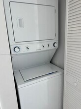 1300 Ponce de Leon Blvd in Coral Gables, FL - Building Photo - Building Photo