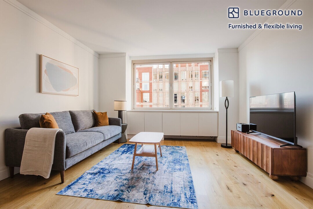 201 East 86th St in New York, NY - Building Photo