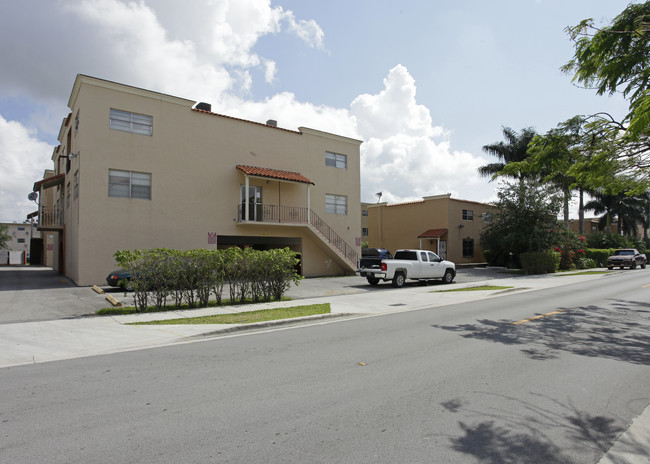 Villa Catalina in Hialeah, FL - Building Photo - Building Photo