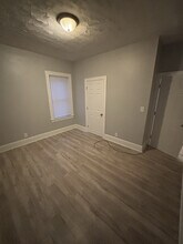 506 4th St, Unit 1 in Fall River, MA - Foto de edificio - Building Photo