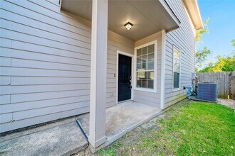 2831 Hackamore Hollow Ln in Houston, TX - Foto de edificio - Building Photo