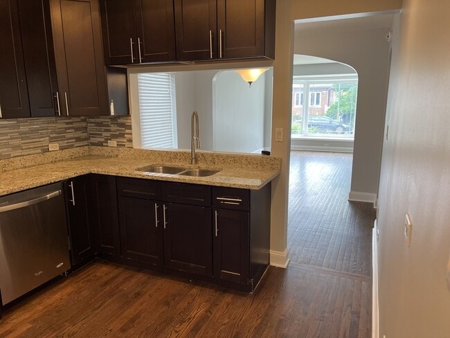 property at 10330 S Green St