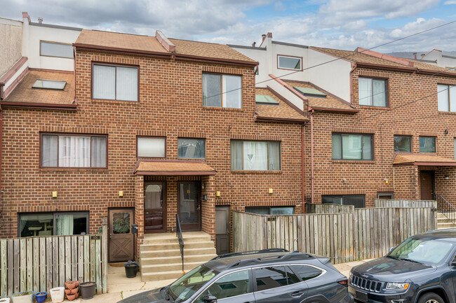 858 N Pennock St in Philadelphia, PA - Foto de edificio - Building Photo