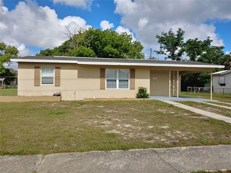 1472 N Normandy Blvd in Deltona, FL - Building Photo