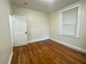 15 James St in Brookline, MA - Foto de edificio - Building Photo
