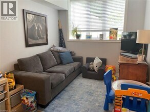 10 Lloyd St in St Catharines, ON - Building Photo - Building Photo