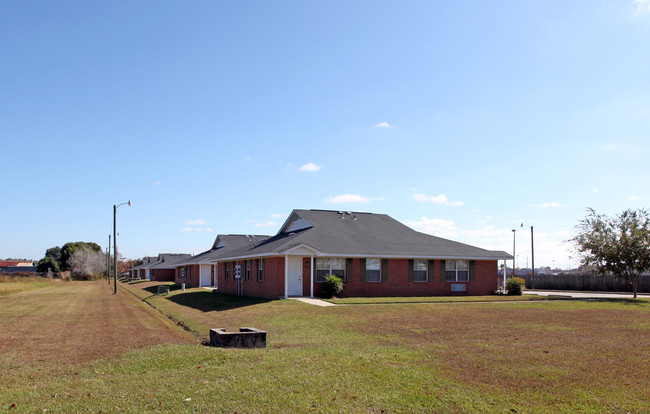 1000 S Alston St in Foley, AL - Foto de edificio - Building Photo