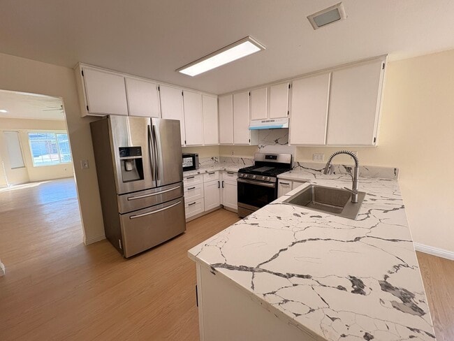 12354 Huckleberry Ct in Rancho Cucamonga, CA - Building Photo - Building Photo