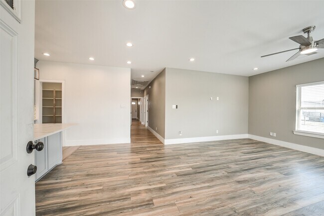 property at 1025 Arizona Dr