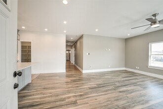 1025 Arizona Dr in Cleveland, TX - Building Photo - Building Photo