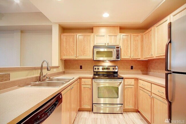 16275 NE 85th St-Unit -Unit 314 in Redmond, WA - Foto de edificio - Building Photo
