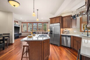 13356 NE 134th Pl in Kirkland, WA - Building Photo
