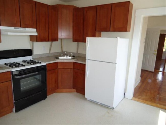 42 Derby St, Unit 3