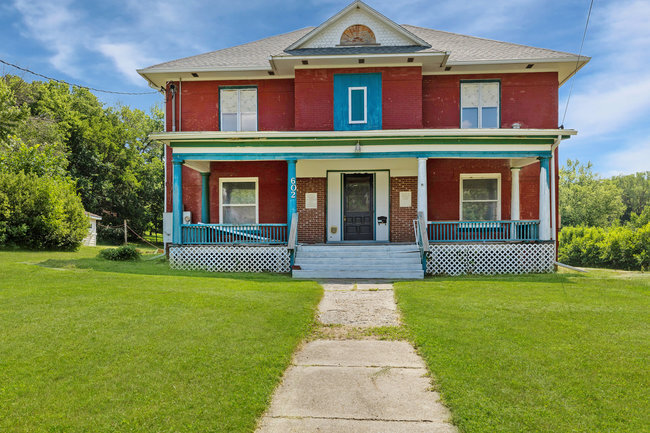 602 N 5th St in Guthrie Center, IA - Building Photo