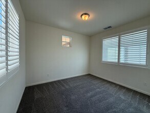3124 Markham St in Tulare, CA - Building Photo - Building Photo
