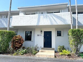3811 NE 166th St in North Miami Beach, FL - Building Photo - Building Photo