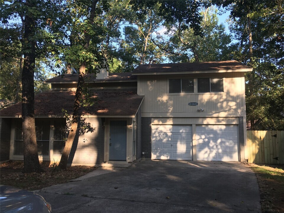 65 Yewleaf Rd in The Woodlands, TX - Building Photo
