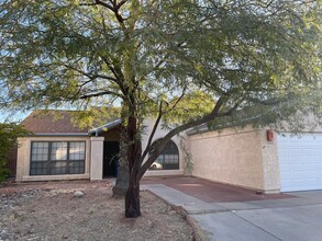 5361 W Eaglestone Loop in Tucson, AZ - Building Photo - Building Photo