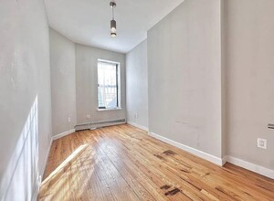 792 DeKalb Ave, Unit 2 in Brooklyn, NY - Building Photo - Building Photo