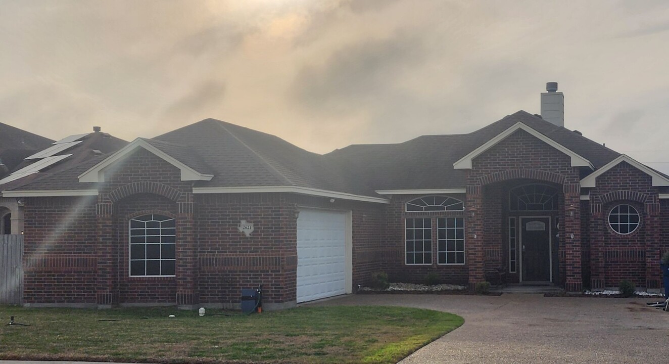 2621 Bruin Dr in Corpus Christi, TX - Building Photo